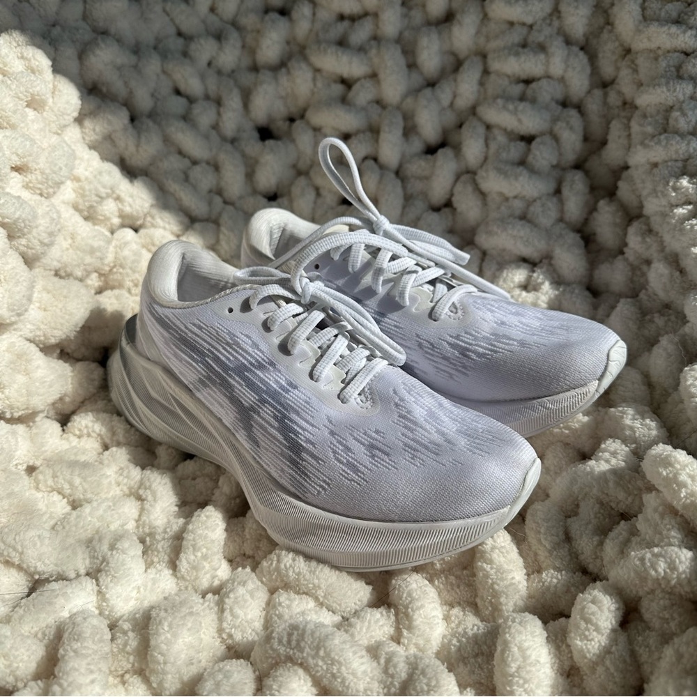Asics Women's White Novablast 3